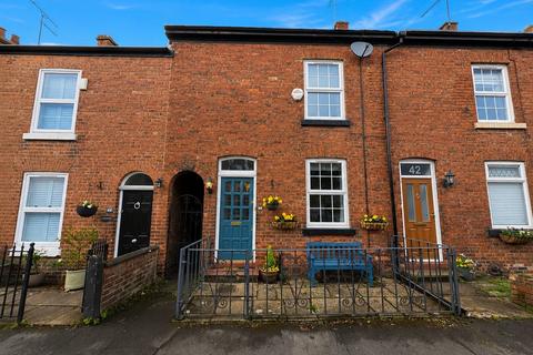2 bed property, in Lime Grove, £360,000