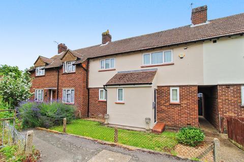 3 bed property, in Trenchard Close, £450,000