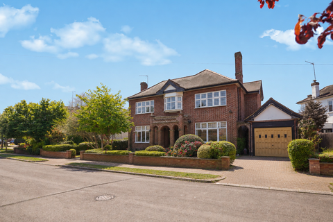 4 bed property, in Amery Road, £1,200,000