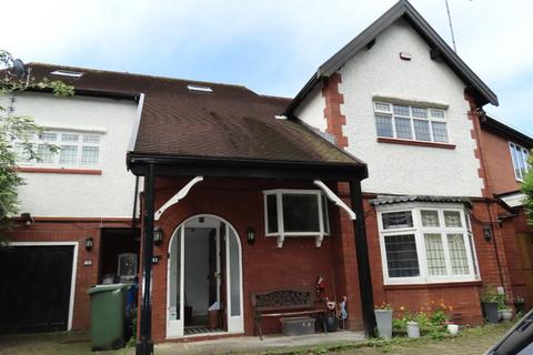 5 bed property, in Higher Lane, £850,000