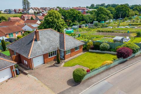 3 bed property, in Woodbury Lane, £439,950