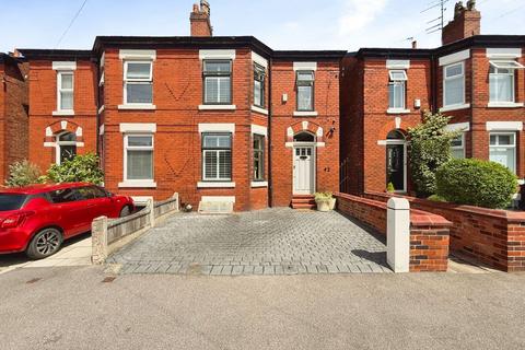 3 bed property, in Oakfield Road, £510,000