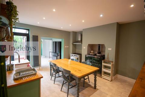 3 bed property, in Whitby Road, £149,950