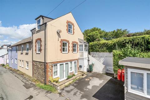 4 bed property, in Chapel Street, £495,000