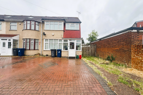 4 bed property, in St. Stephens Close, £650,000