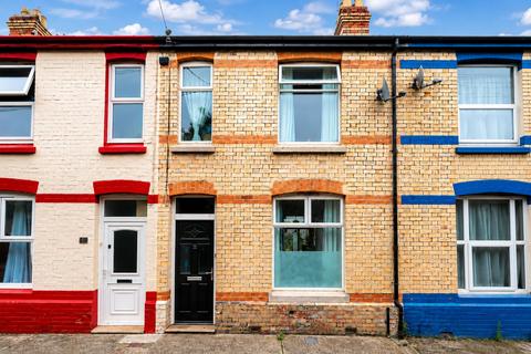 2 bed property, in Marland Terrace, £185,000