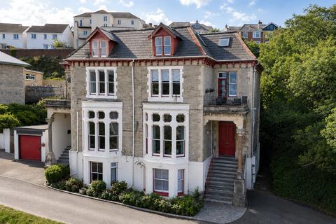 1 bed property, in The Hollies, £158,000