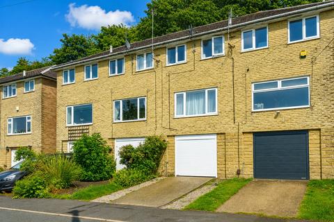 2 bed property, in Keswick Close, £160,000