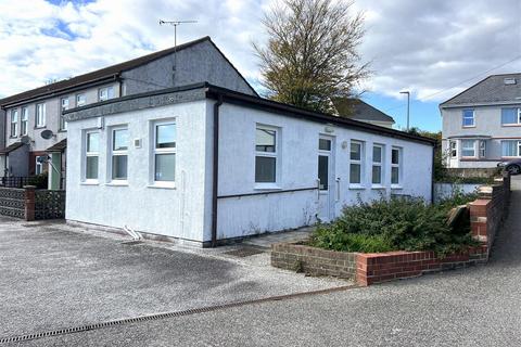 Studio, in Robartes Gardens, £75,000