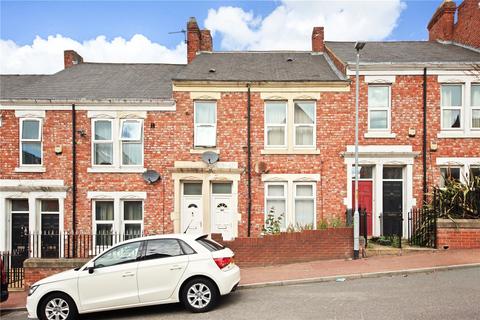 2 bed property, in Hyde Park Street, £55,000