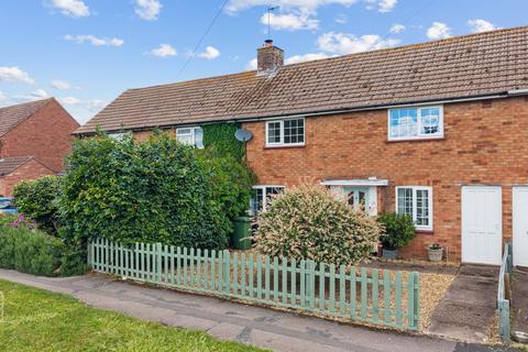 3 bed property, in Abbots Road, £320,000