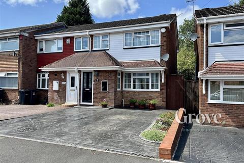 3 bed property, in Pinewood Drive, £279,950