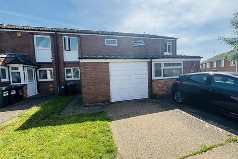 3 bed property, in Cumberland Crescent, £285,000