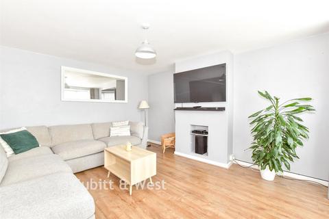 3 bed property, in Dockenfield Close, £310,000