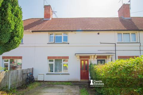 2 bed property, in Aston Avenue, £187,500