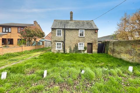 2 bed property, in Ramsey Road, £130,000