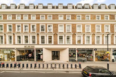 2 bed property, in Kensington Gardens Square, £875,000