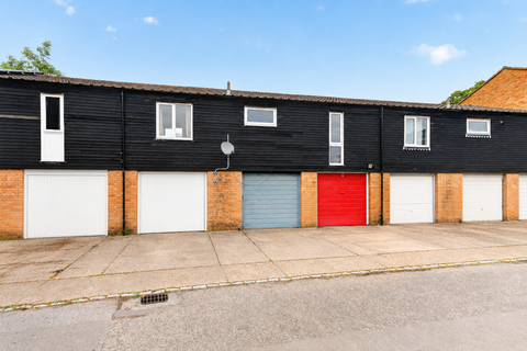 1 bed property, in Bracknell RG12, £230,000