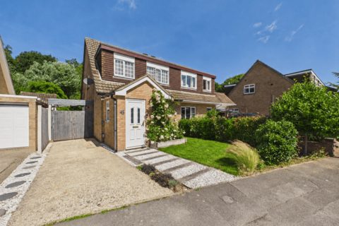 3 bed property, in Trevose Way, £400,000