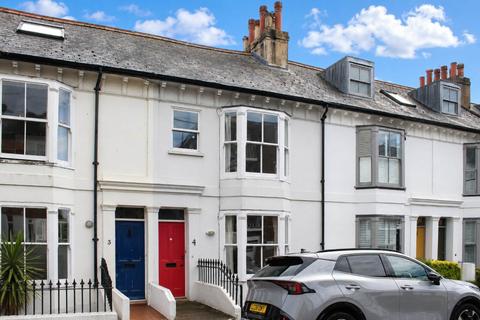 4 bed property, in Grange Road, £799,950