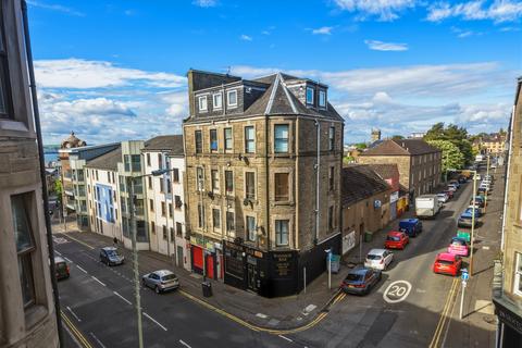 1 bed property, in 26C Albert Street, £45,000