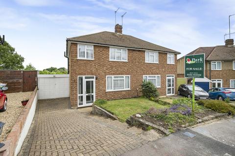 3 bed property, in South View Close, £550,000