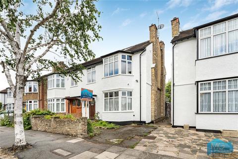 4 bed property, in Pollard Road, £800,000