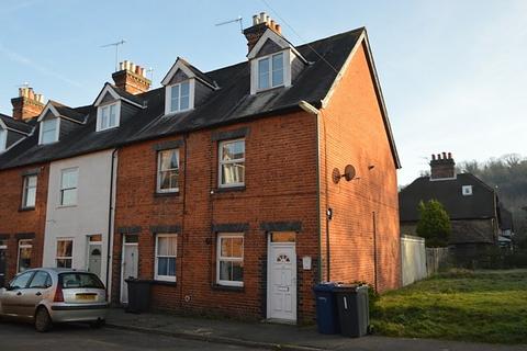 3 bed property, in Victoria Road, £425,000