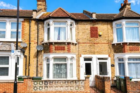 3 bed property, in 35 Federation Road, £250,000
