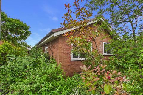 2 bed property, in Brook Meadow, £150,000