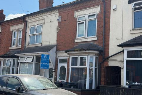 2 bed property, in Formans Road, £180,000