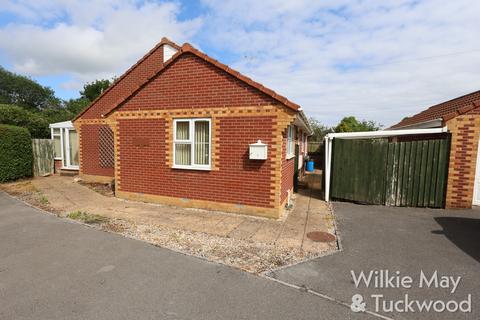 3 bed property, in Charter Close, £350,000