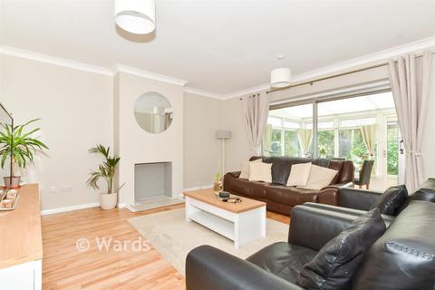 3 bed property, in Pembroke Road, £425,000
