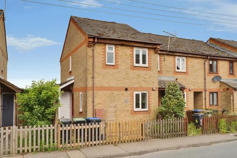 2 bed property, in Barbers Row, £180,000