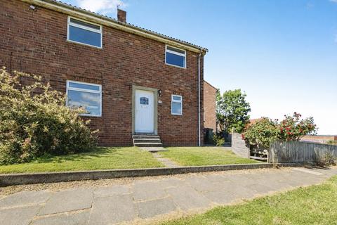 2 bed property, in Morris Road, £110,000