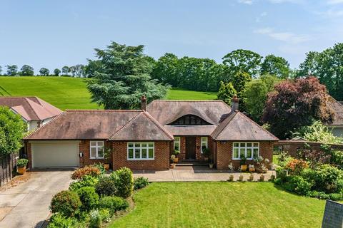 4 bed property, in Lincoln Road, £675,000