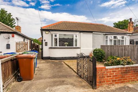 2 bed property, in Revesby Avenue, £70,000