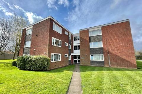 1 bed property, in Holly Park Drive, £110,000