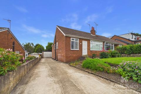 2 bed property, in Manor Farm Drive, £225,000