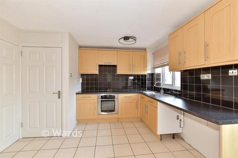 2 bed property, in Beazley Court, £240,000
