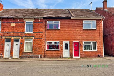 2 bed property, in Chesterfield Road, £85,000