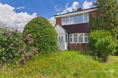 3 bed property, in Holly Road, £230,000