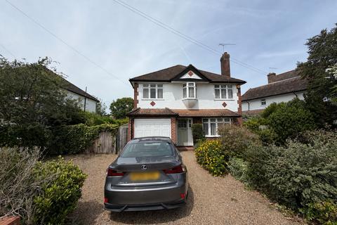 4 bed property, in D'abernon Drive, £925,000