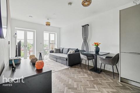 1 bed property, in Blyth Road, £300,000