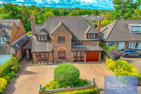 4 bed property, in Chigwell Rise, £1,499,995