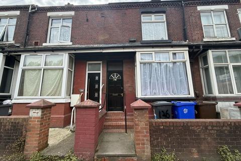 2 bed property, in North Street, £75,000