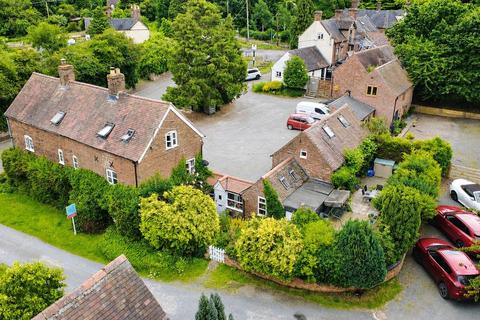 3 bed property, in Pave Lane, £439,950