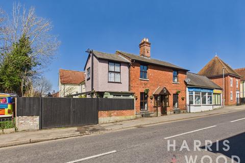 3 bed property, in Old Road, £260,000
