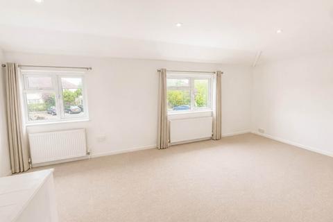 2 bed property, in Dacre Gardens, £450,000