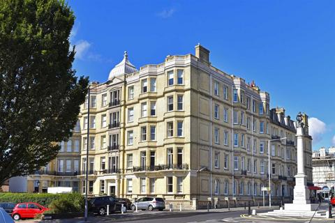 1 bed property, in Grand Avenue, £400,000